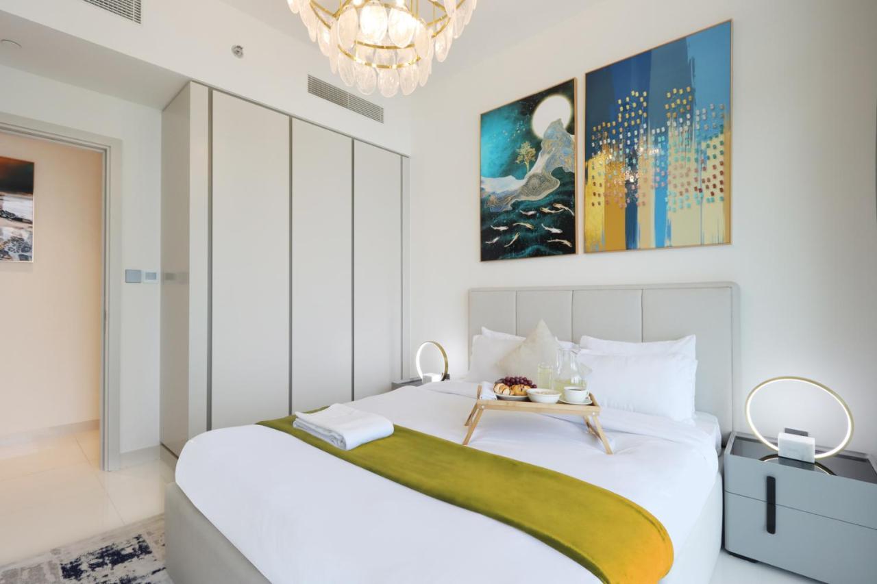 Apartment Livbnb - Lush 3 Bedroom With Marina And City Skyline Views Dubai