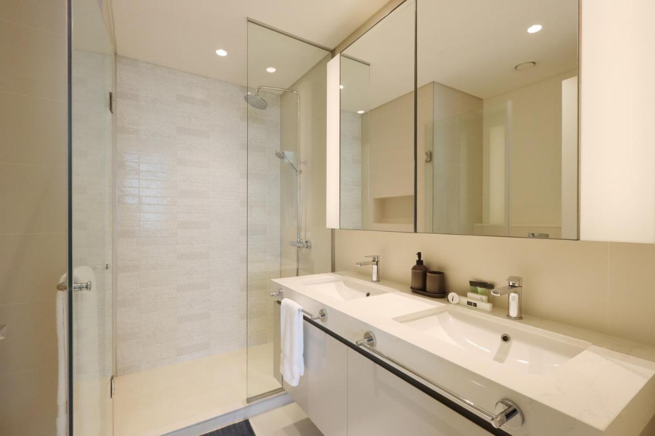 Livbnb - Lush 3 Bedroom With Marina And City Skyline Views *